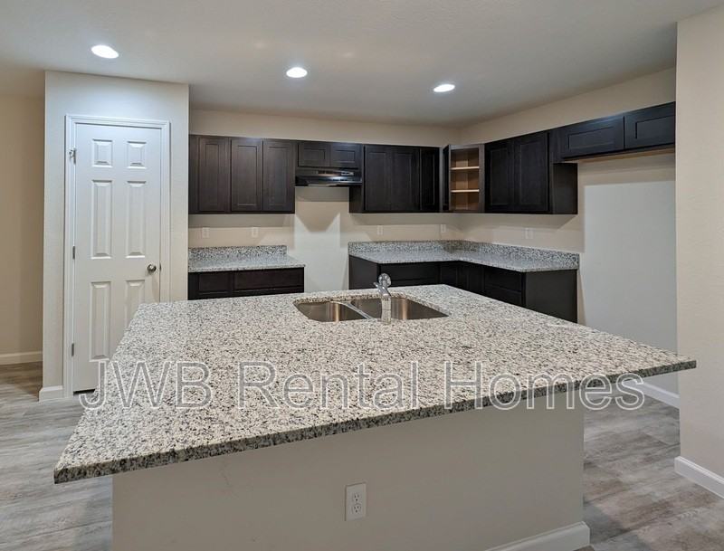 1209 Ellis Rd S - Photo 2 of 15