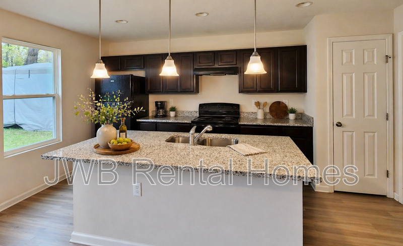 1209 Ellis Rd S - Photo 3 of 15