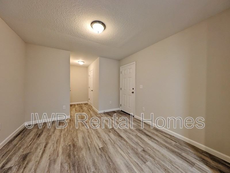 1209 Ellis Rd S - Photo 4 of 15