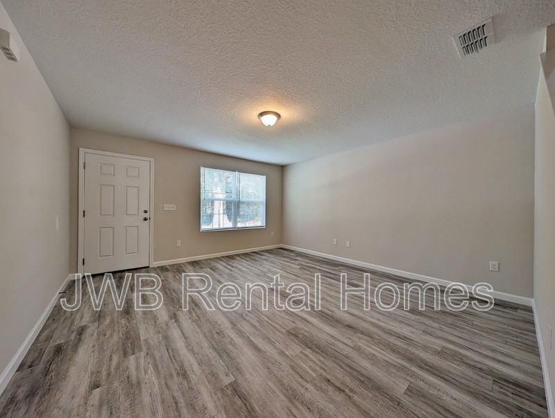 1209 Ellis Rd S - Photo 6 of 15