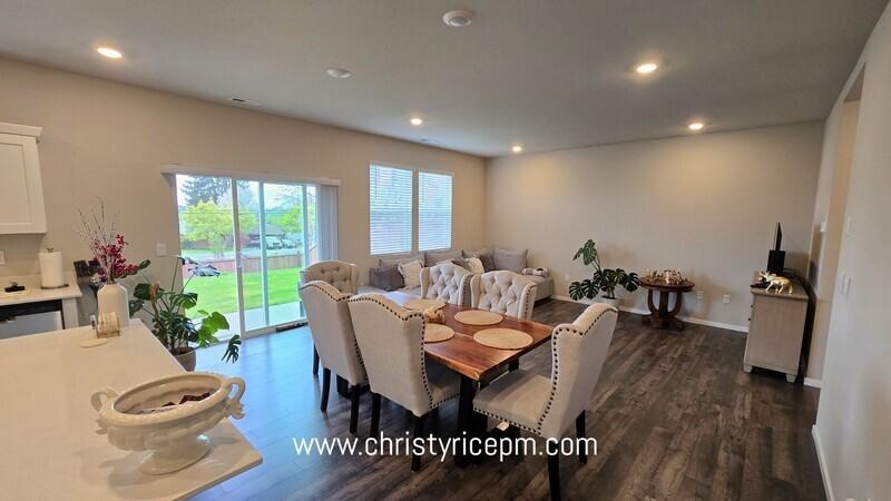 1712 Moran Ave - Photo 4 of 21