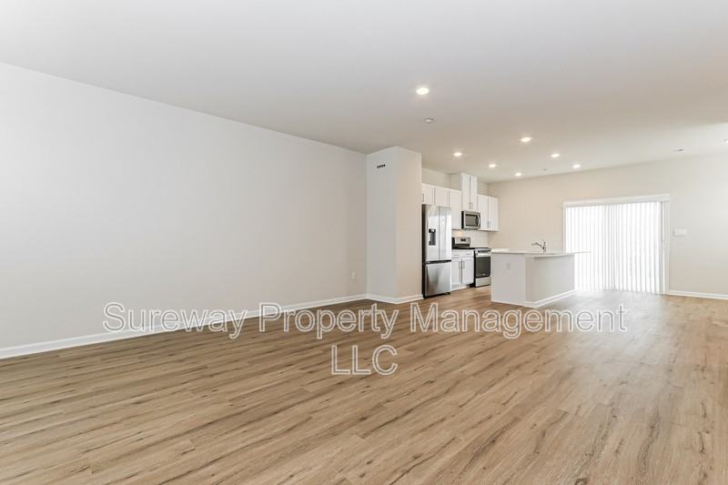 204 Sandy Ridge Rd - Photo 4 of 25