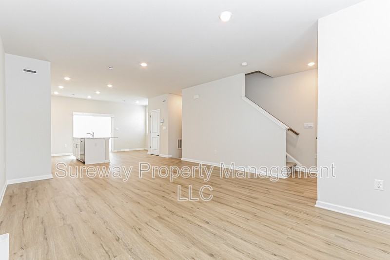 204 Sandy Ridge Rd - Photo 5 of 25