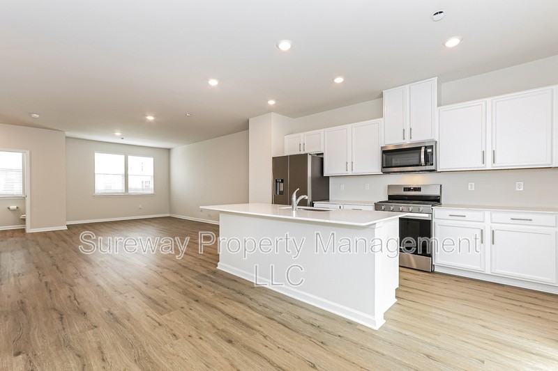 204 Sandy Ridge Rd - Photo 7 of 25