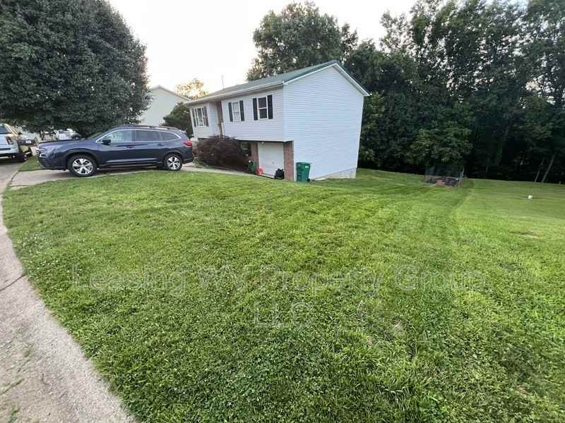 448 Kingswood Dr - Photo 2 of 10