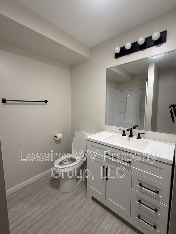 448 Kingswood Dr - Photo 3 of 10