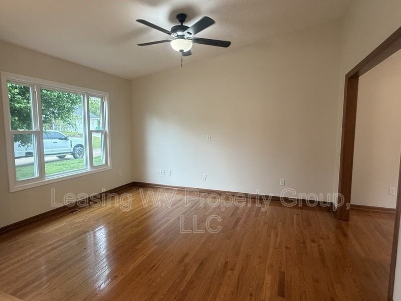 448 Kingswood Dr - Photo 4 of 10