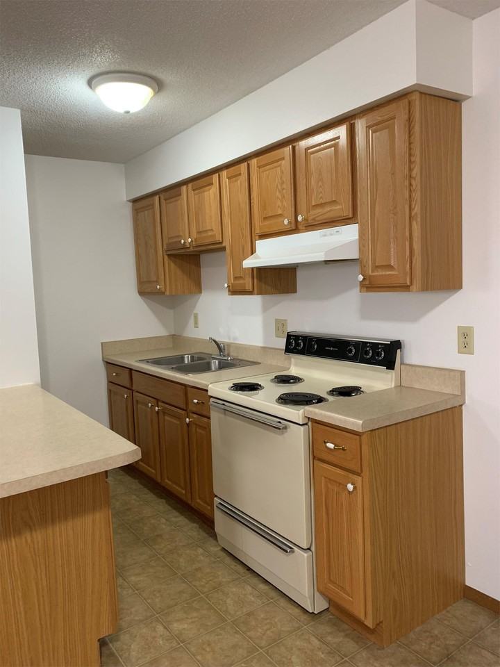 1104 10th Ave N - Photo 3 of 9