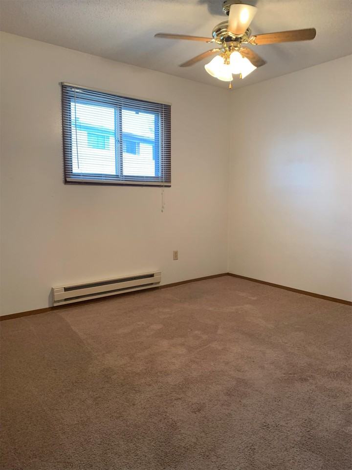 1104 10th Ave N - Photo 5 of 9