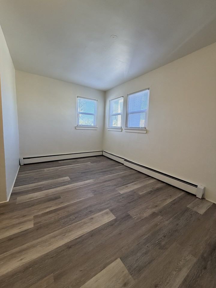 1630 9 Avenue - Photo 4 of 10