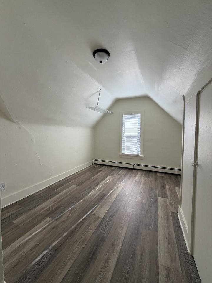 1630 9 Avenue - Photo 5 of 10