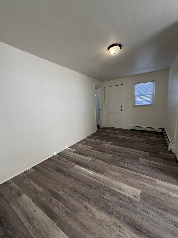 1630 9 Avenue - Photo 6 of 10