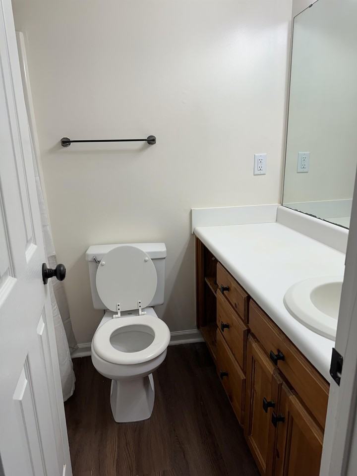 306 Moore Apartments - Photo 4 of 15