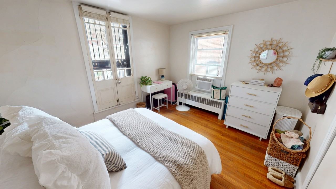 1725 Spruce Street - Photo 4 of 11