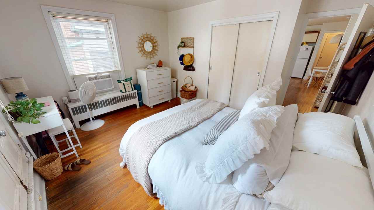 1725 Spruce Street - Photo 5 of 11