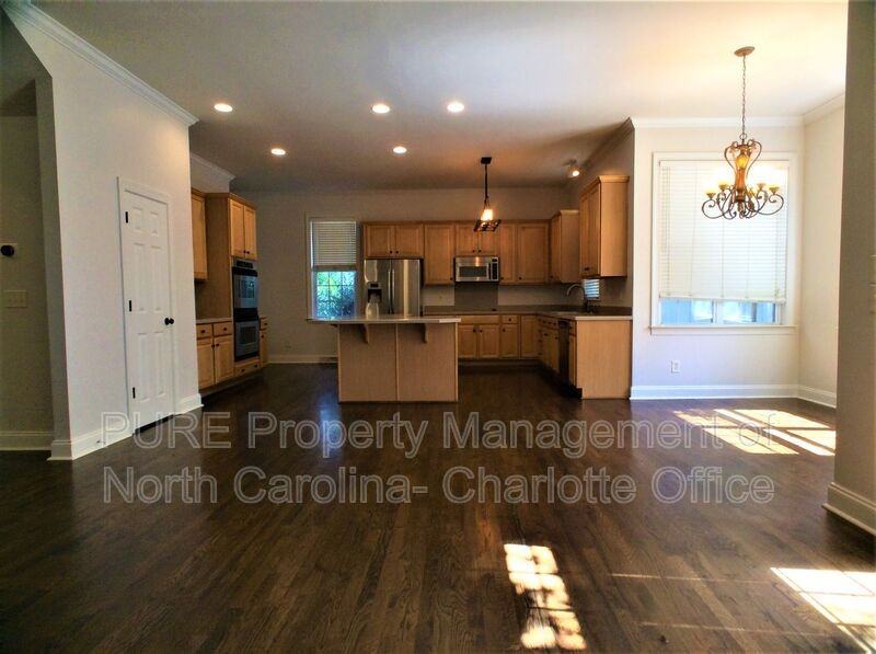 14225 Bankside Dr - Photo 2 of 38