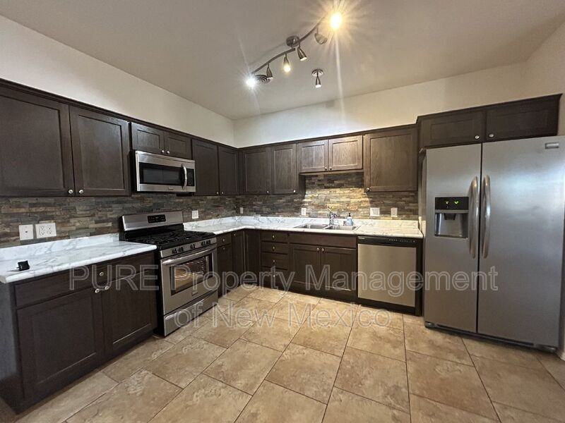 2208 Ranch Dr - Photo 5 of 16