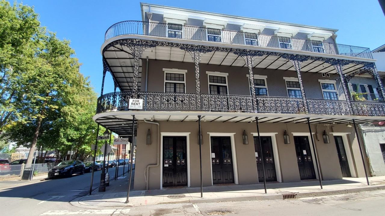 1000 Royal Street - Photo 2 of 11