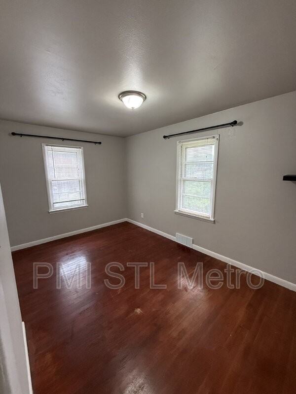 6241 Lorraine Ave - Photo 4 of 11