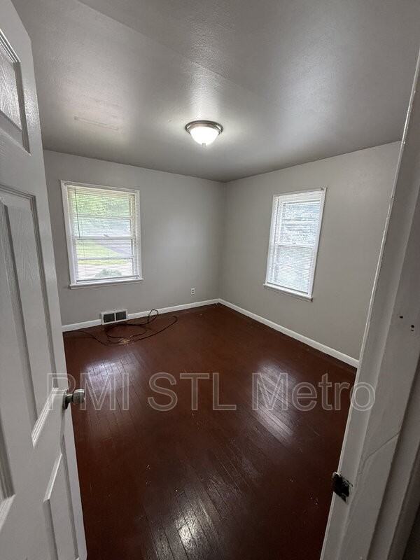 6241 Lorraine Ave - Photo 5 of 11