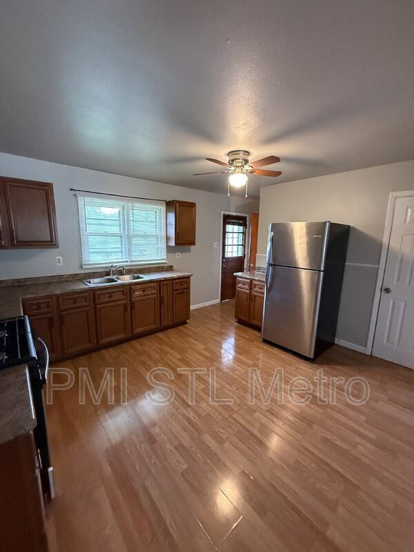 6241 Lorraine Ave - Photo 7 of 11