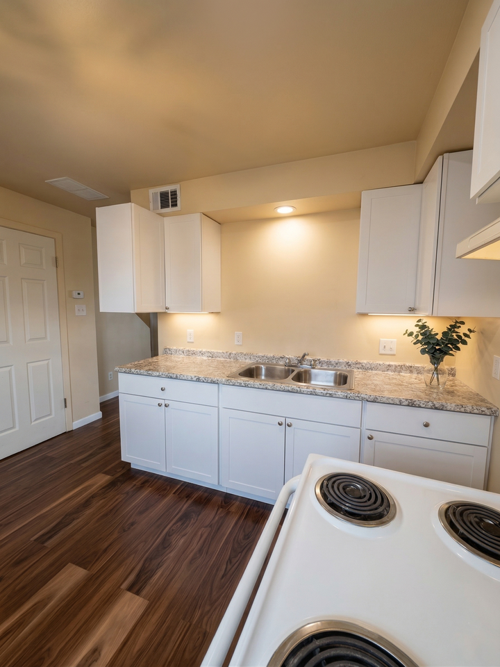 HUDSON PLACE LLC - Photo 5 of 36