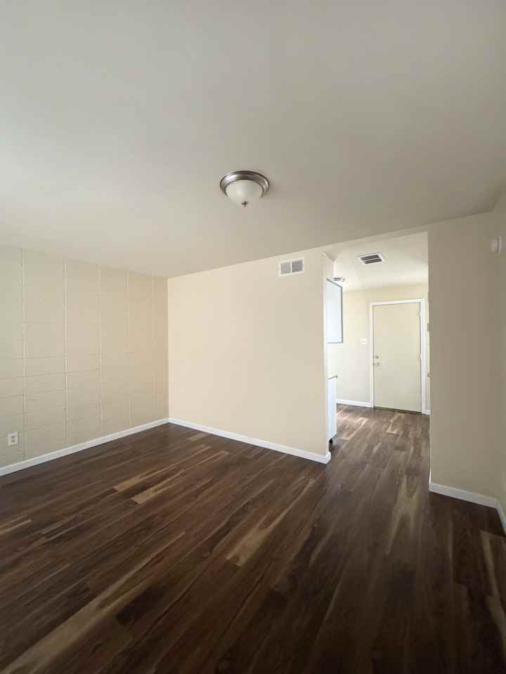 HUDSON PLACE LLC - Photo 7 of 36