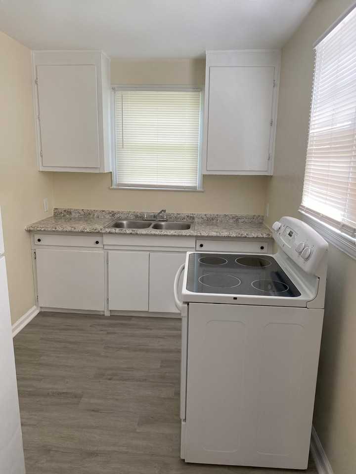 Columbus Houses LLC - Photo 7 of 36