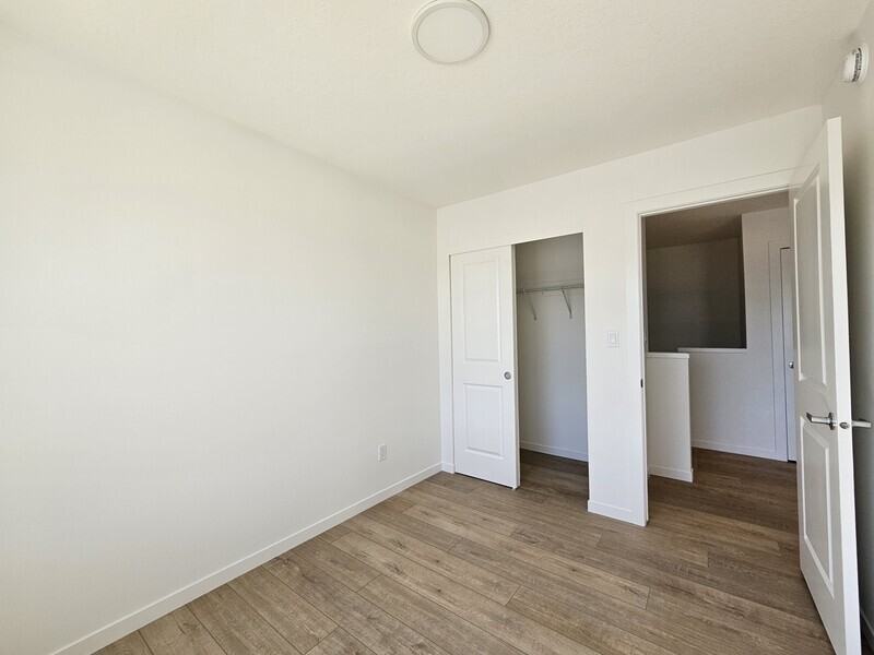 10008 22 Ave Nw - Photo 5 of 14