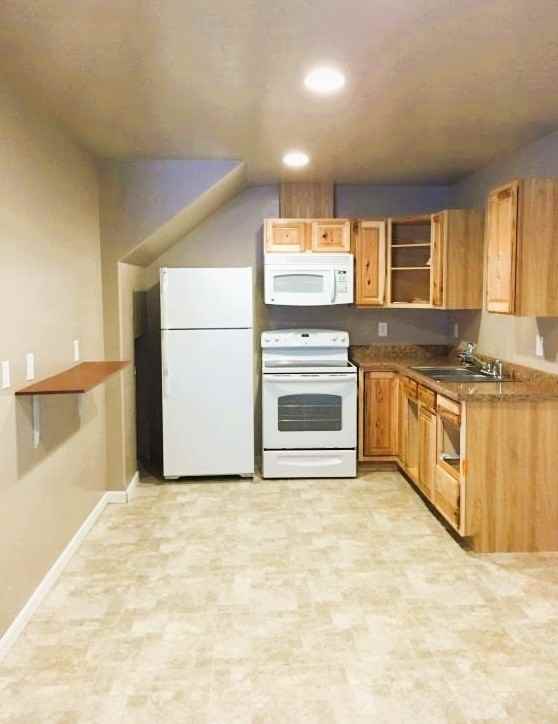 320 East Victor Circle - Photo 2 of 5