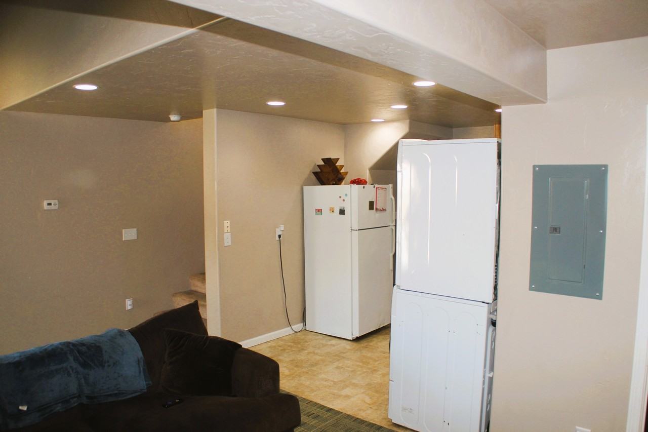 320 East Victor Circle - Photo 4 of 5