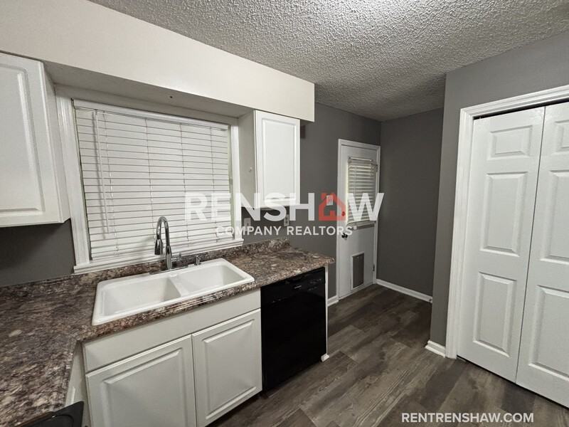 7009 Amberly Way Dr - Photo 5 of 15