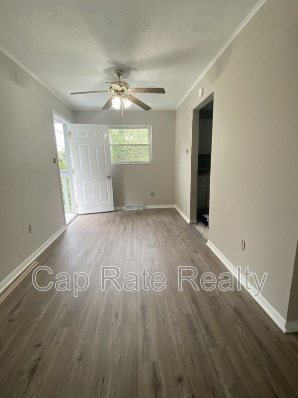 1226 Parkview Dr - Photo 3 of 19