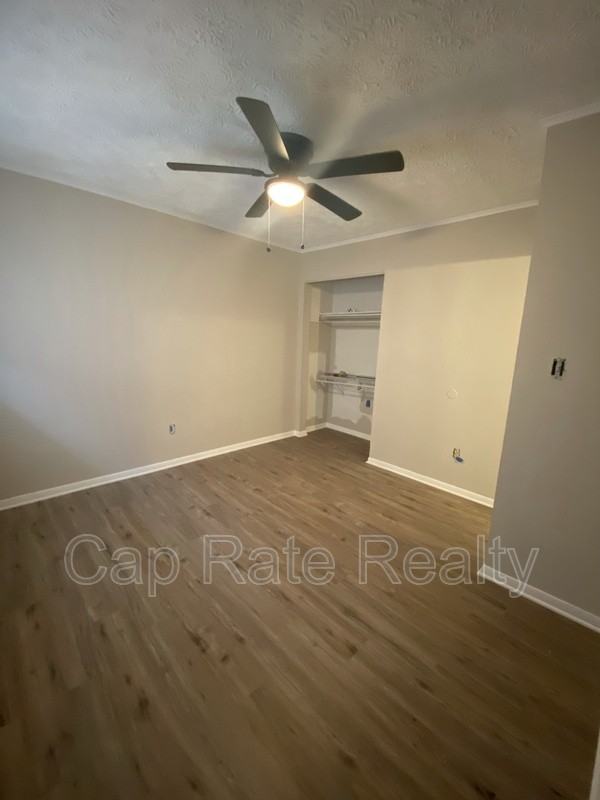 1226 Parkview Dr - Photo 4 of 19