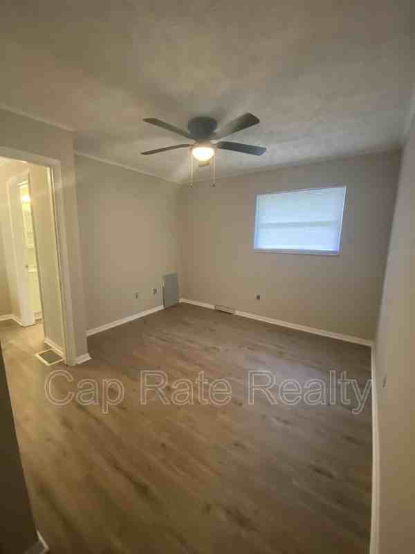 1226 Parkview Dr - Photo 6 of 19