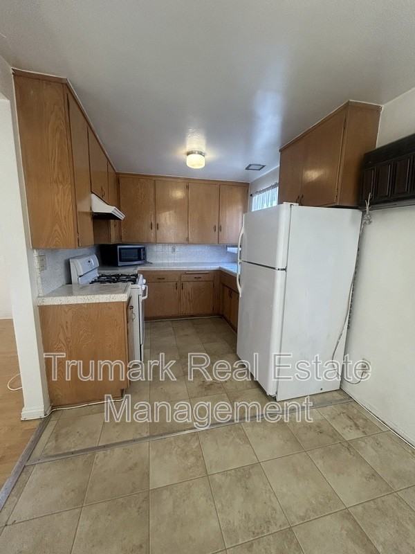 4401 Clayton Ave #3 - Photo 4 of 9