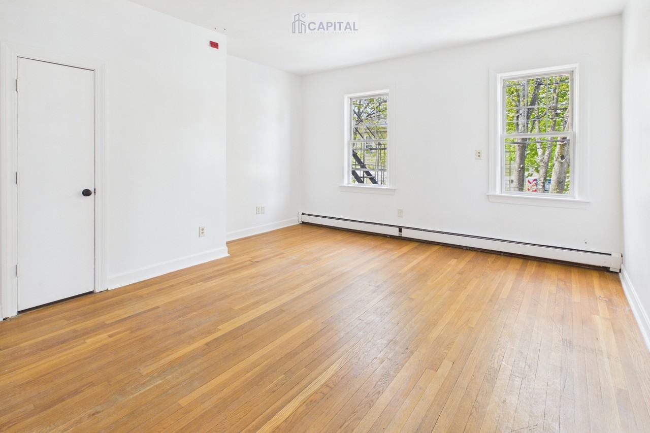 77 Governor Street - Photo 3 of 9