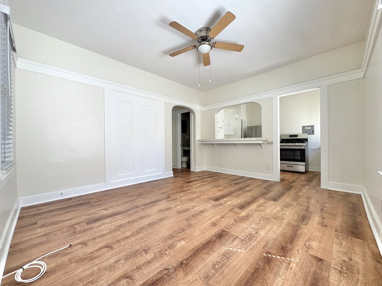 413 E. 7th St. - Photo 2 of 11