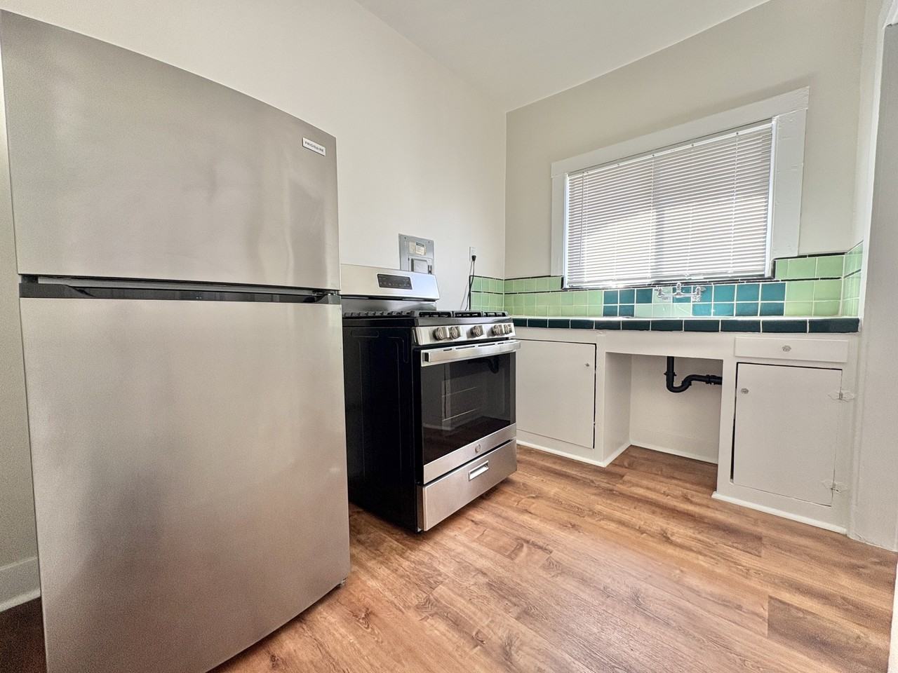 413 E. 7th St. - Photo 5 of 11