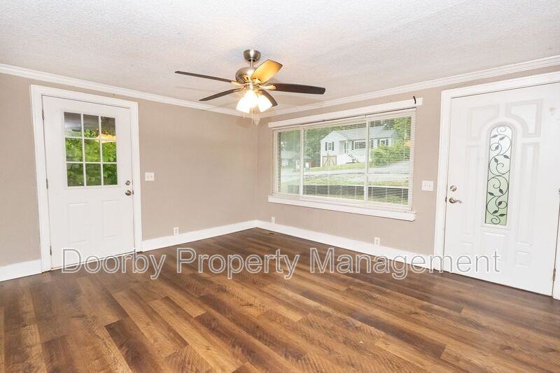 403 Warren St - Photo 5 of 18