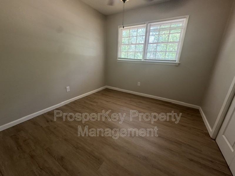 1519 Baker St - Photo 6 of 12