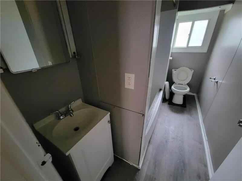 76 Woodward St - Photo 2 of 6