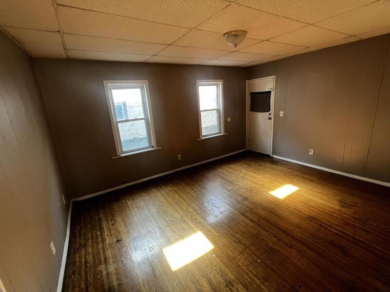 76 Woodward St - Photo 5 of 6