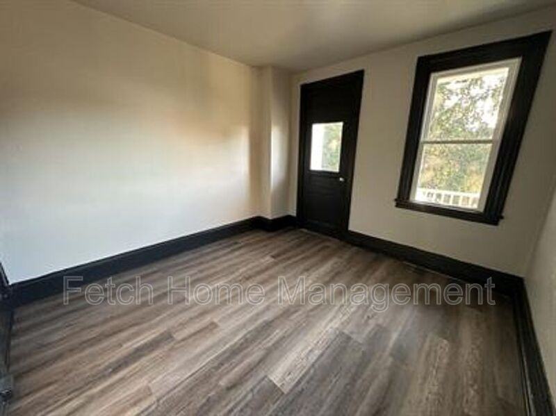 25 S Ann St #C - Photo 6 of 10