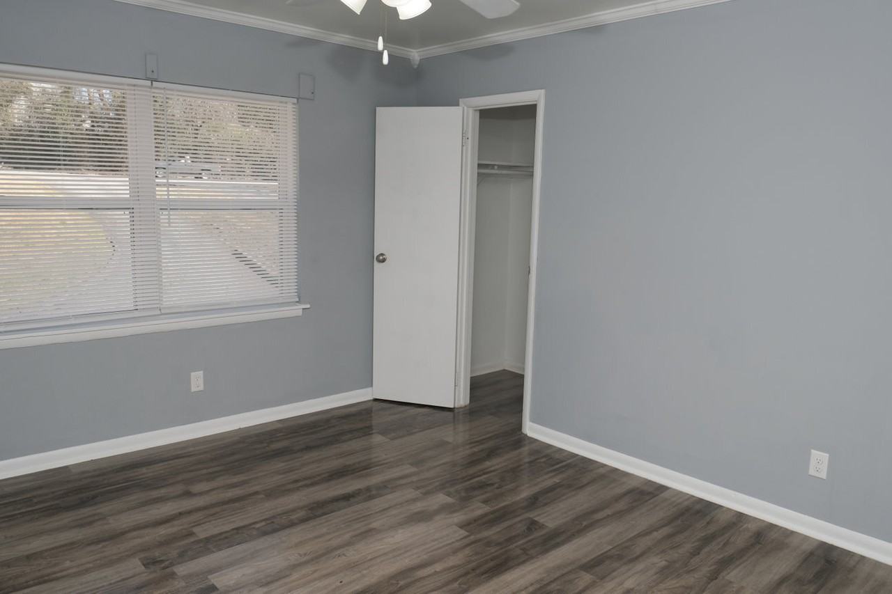 700 S Hill St - Photo 2 of 4