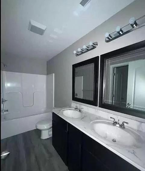 298 Walkington Ln - Photo 2 of 5