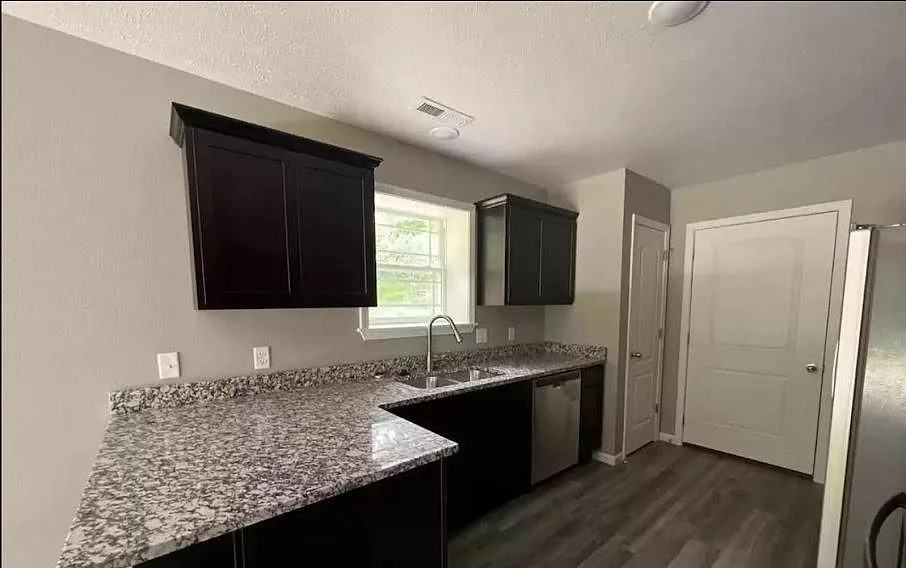 298 Walkington Ln - Photo 4 of 5