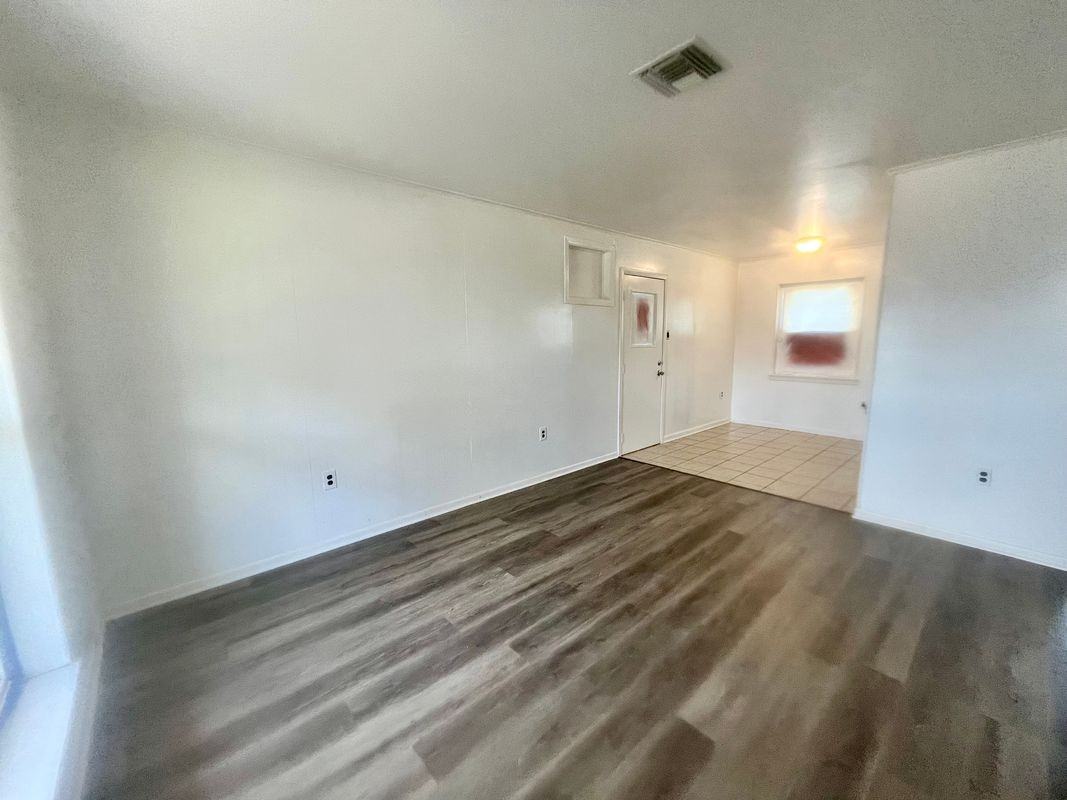 240 Azalea Dr - Photo 2 of 8