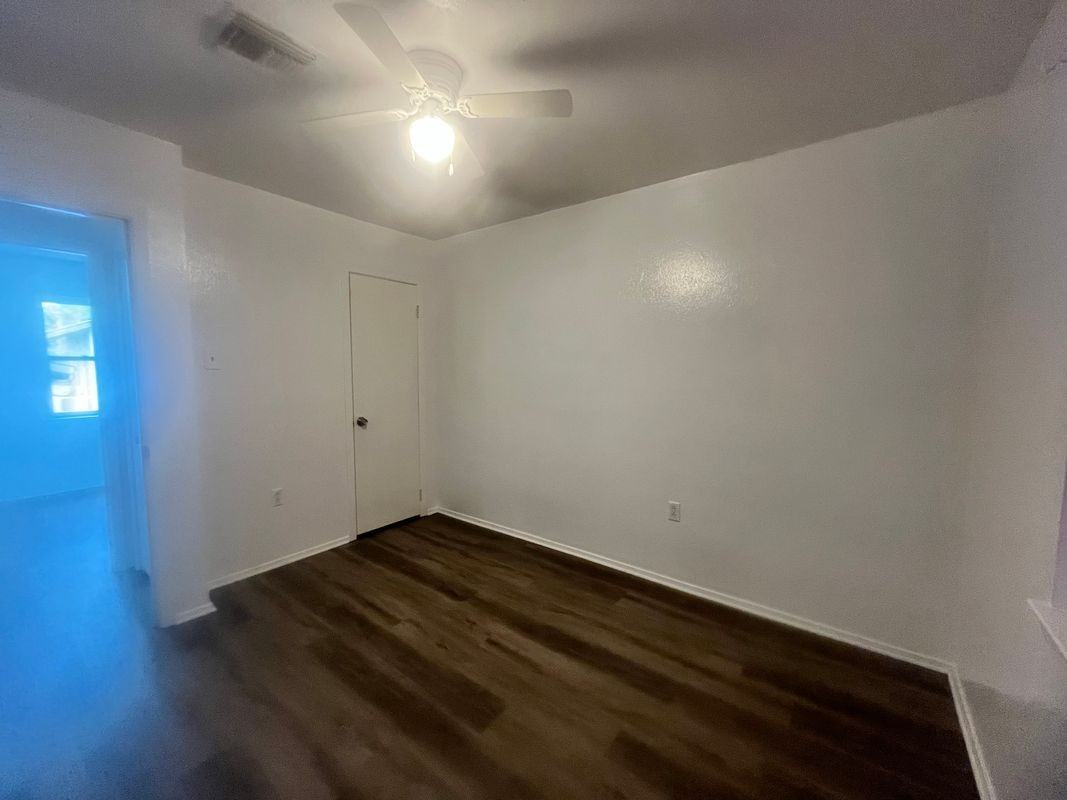 240 Azalea Dr - Photo 6 of 8