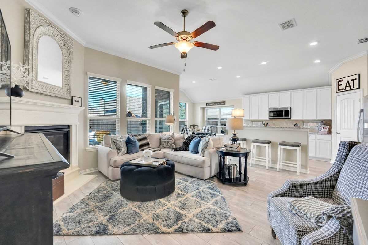 16601 Lincoln Park Ln - Photo 3 of 36